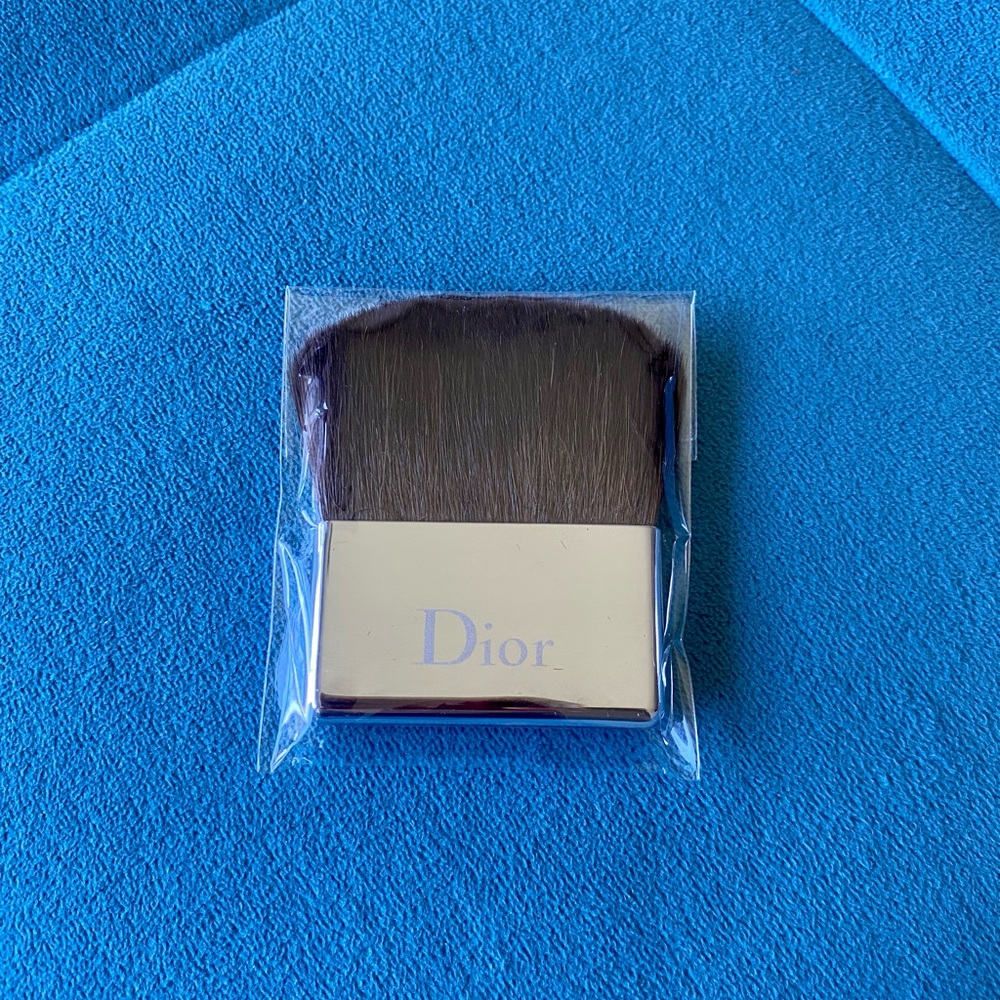 Dior powder brush travel size